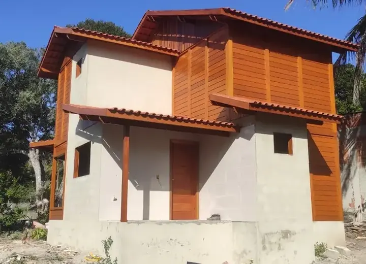 Casa duplex de madeira