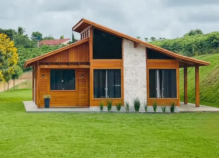 Casa de madeira para moradia e lazer